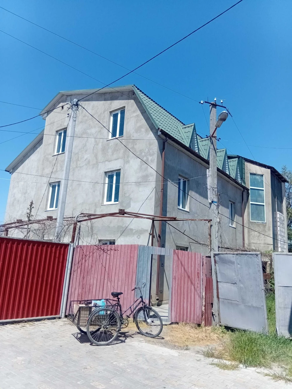 Продам новый дом в самом центре идеально подойдёт под гостин
