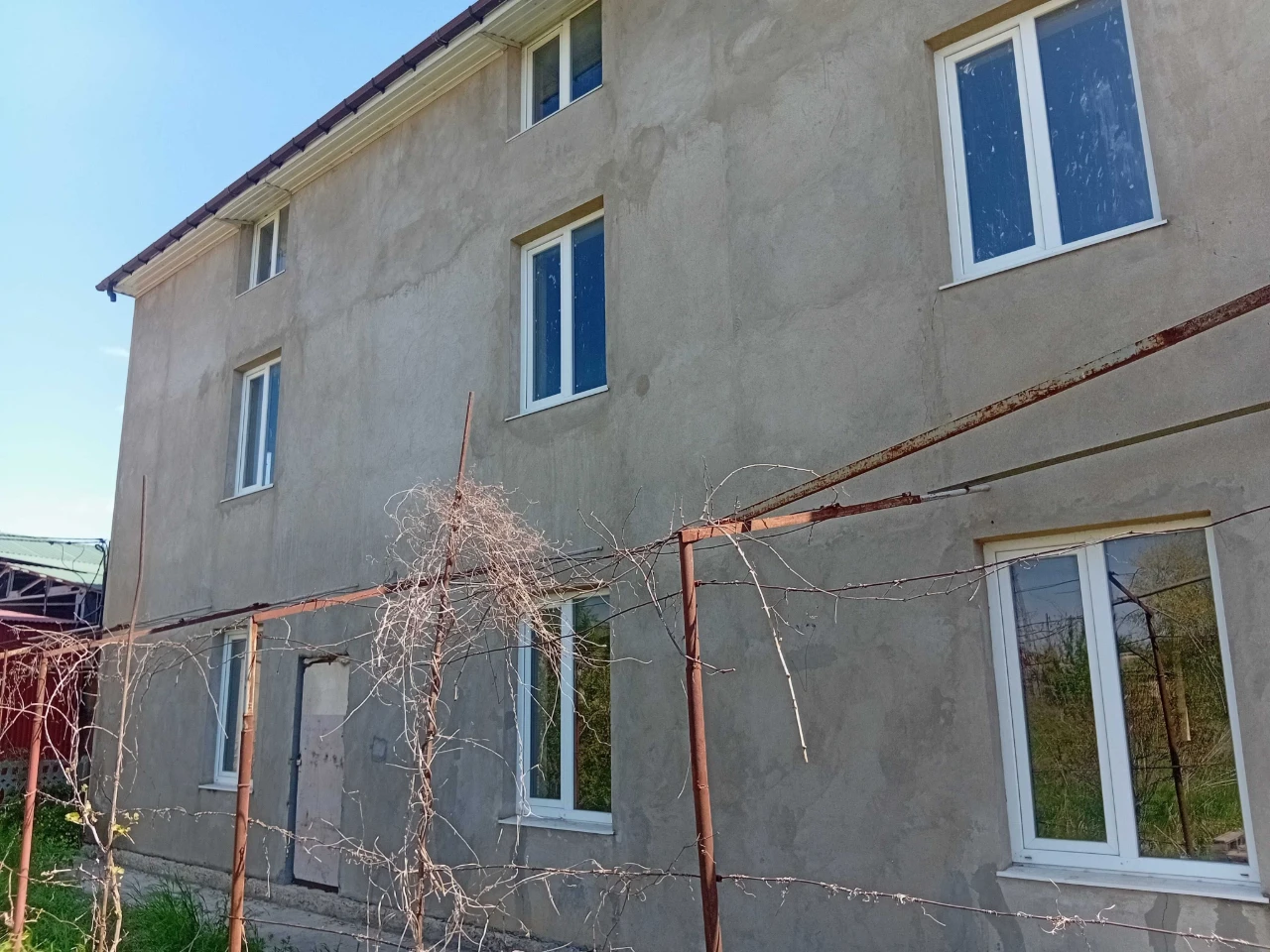 Продам новый дом в самом центре идеально подойдёт под гостин