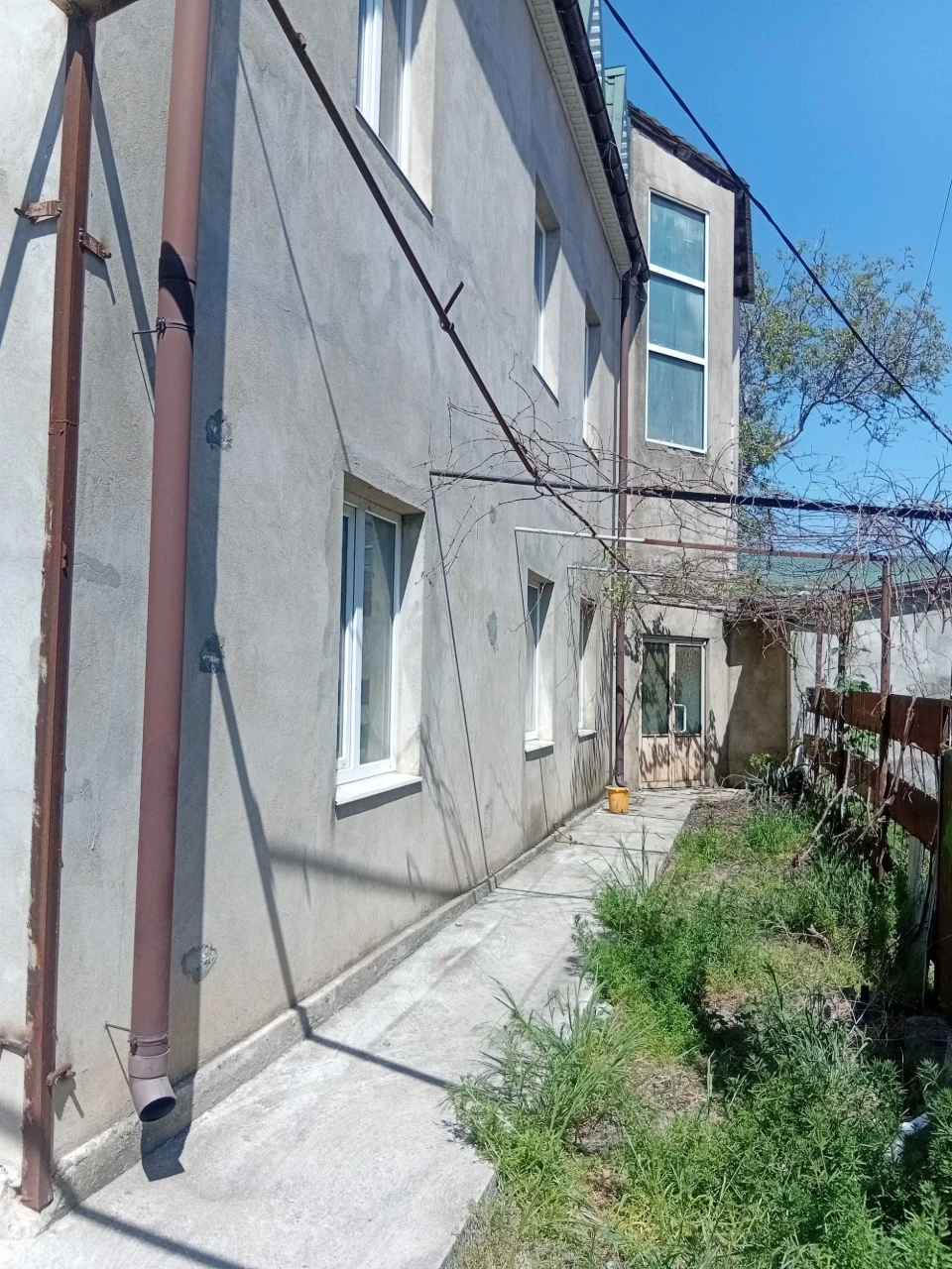 Продам новый дом в самом центре идеально подойдёт под гостин