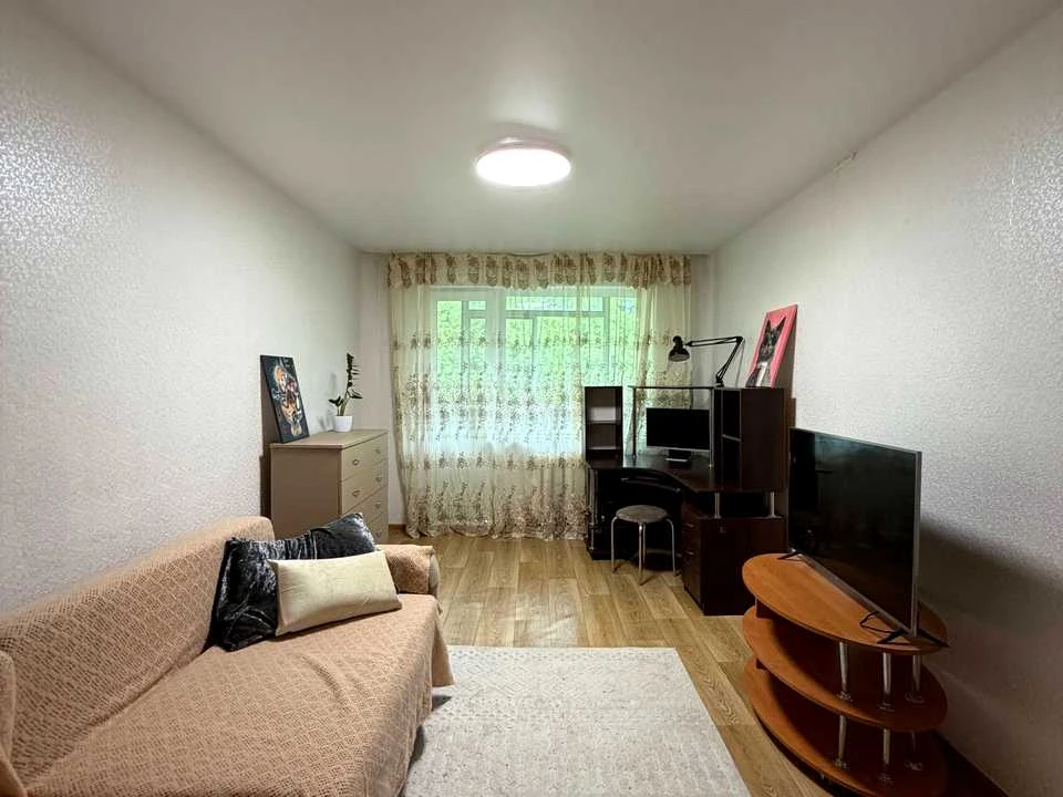 Apartment. Kharkiv, Traktorostudivnyky Ave.