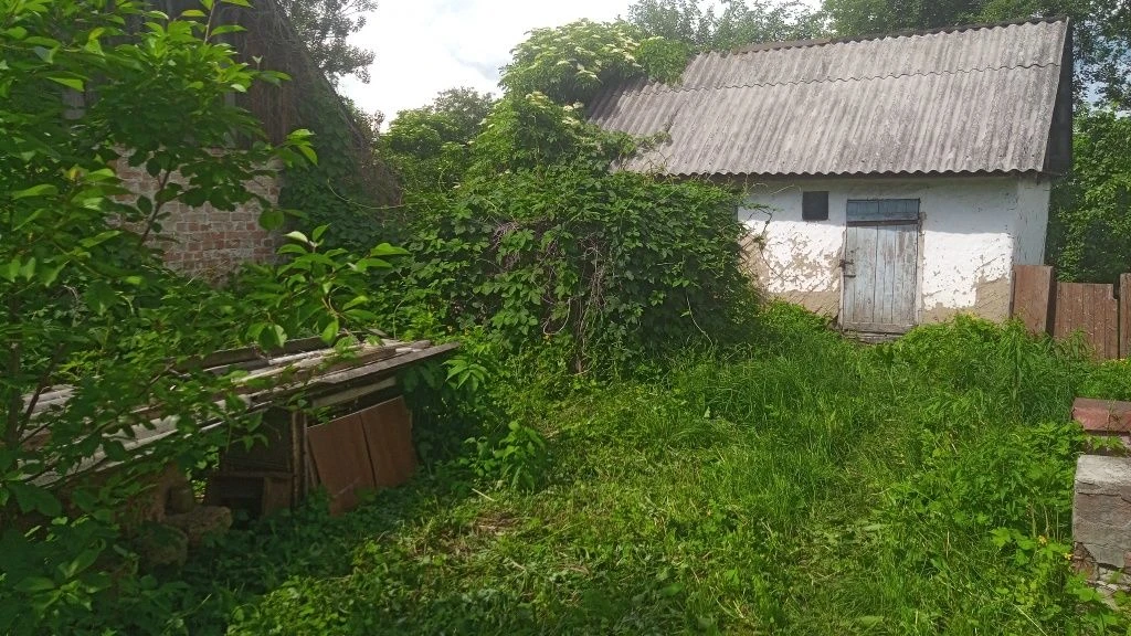 Продаётся под полдома с приусадебным хозяйством