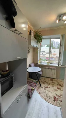 Продам 2-кімнатну квартиру  біля парку Марка Твена,  власний