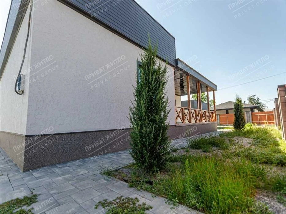 Продається будинок, у якому відчувається затишок з першого к