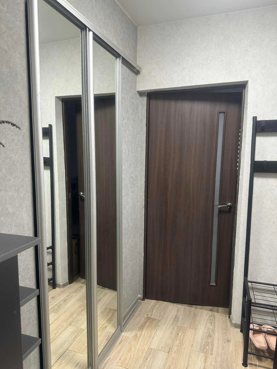 Квартира з евроремонтом і меблями на Браілках.
