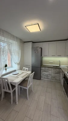 3к Лушпи початок (72кв) середній поверх а/опалення капітальн