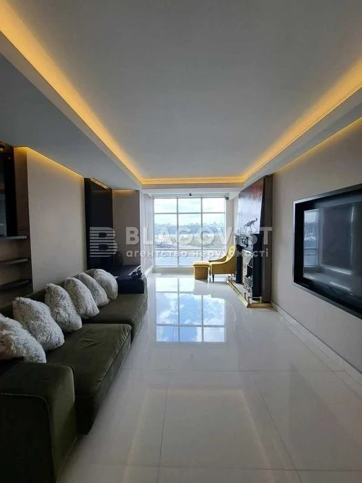 URGENT! 2K for sale Dniprovska embankment 1 Silver Breeze design