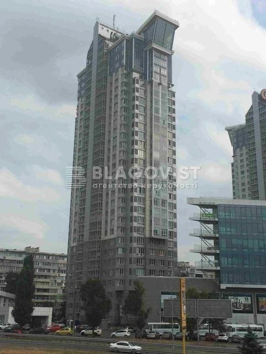 URGENT! 2K for sale Dniprovska embankment 1 Silver Breeze design