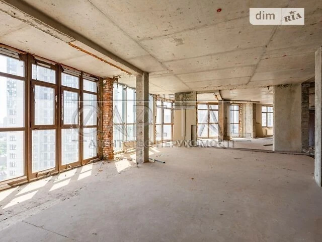 Sale of 3-room apartment 216 sq. m. on Andriy Verkhoglyada St. 16 •