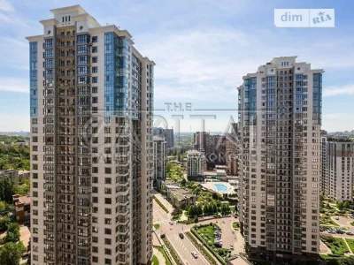 Sale of 3-room apartment 216 sq. m. on Andriy Verkhoglyada St. 16 •