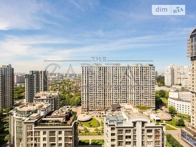 Sale of 3-room apartment 216 sq. m. on Andriy Verkhoglyada St. 16 •