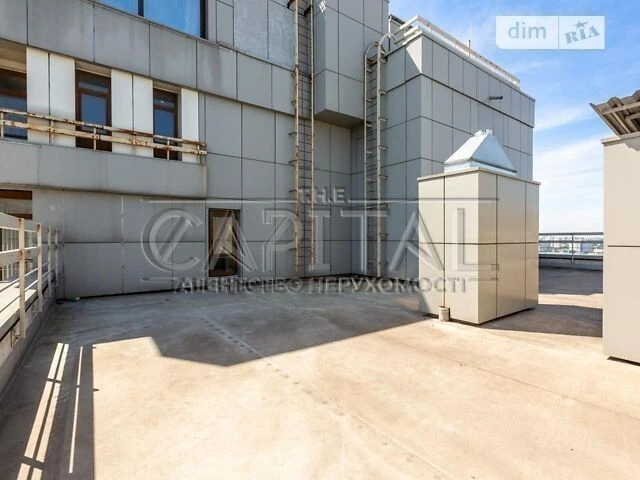 Sale of 3-room apartment 216 sq. m. on Andriy Verkhoglyada St. 16 •