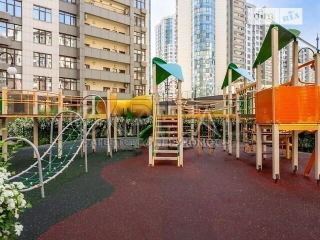 Sale of 3-room apartment 216 sq. m. on Andriy Verkhoglyada St. 16 •