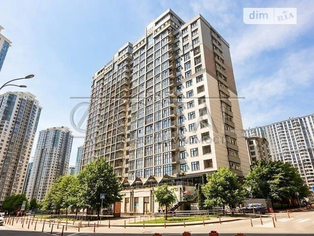 Sale of 3-room apartment 216 sq. m. on Andriy Verkhoglyada St. 16 •