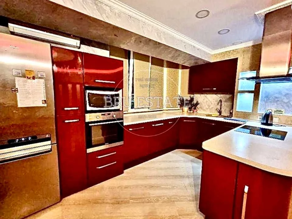Квартира. Київ, Срібнокільська вул.