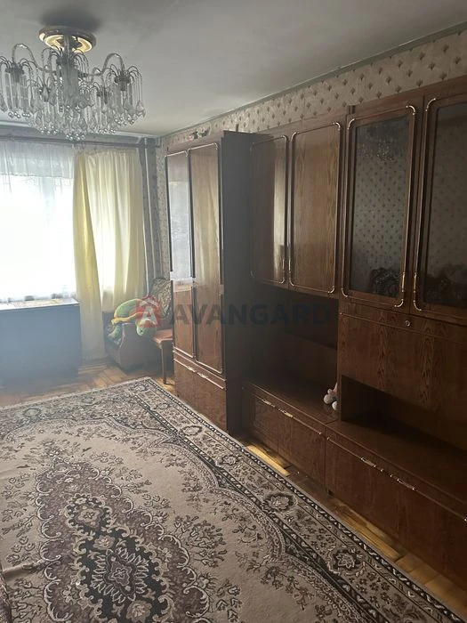 I am selling a 3-room apartment, Osypenkivskyi.