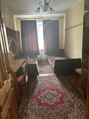 I am selling a 3-room apartment, Osypenkivskyi.
