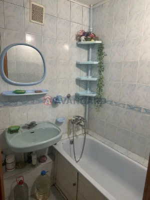 I am selling a 3-room apartment, Osypenkivskyi.
