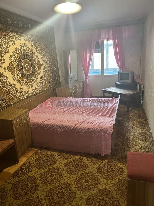I am selling a 3-room apartment, Osypenkivskyi.