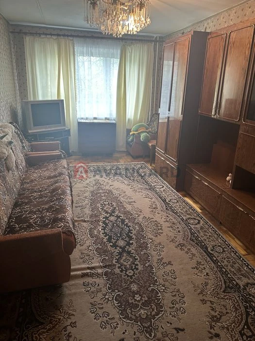 I am selling a 3-room apartment, Osypenkivskyi.