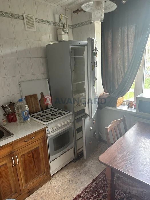 I am selling a 3-room apartment, Osypenkivskyi.