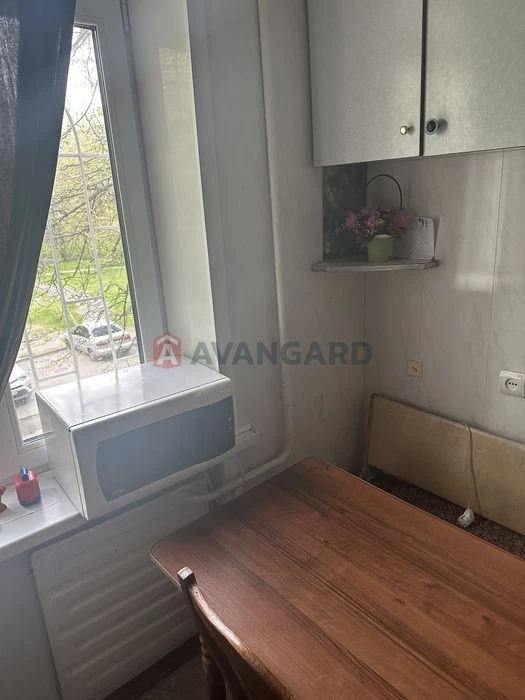 I am selling a 3-room apartment, Osypenkivskyi.