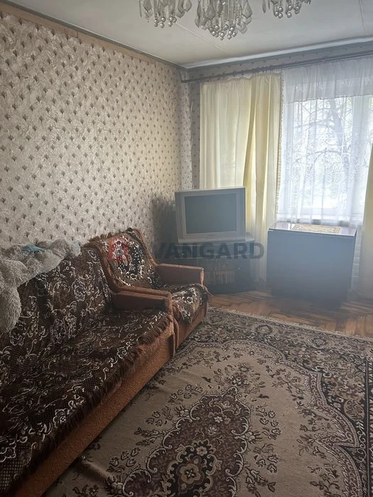 I am selling a 3-room apartment, Osypenkivskyi.