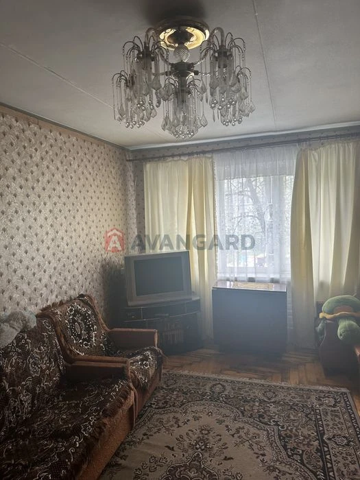 I am selling a 3-room apartment, Osypenkivskyi.