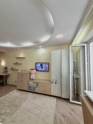 Продаж 1к квартири з капітальним ремонтом на Сонячній Набере