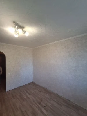 Продаж великої кімнати в гуртожитку біля Глобалу