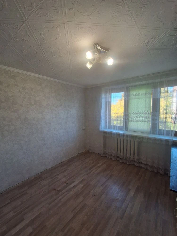 Продаж великої кімнати в гуртожитку біля Глобалу