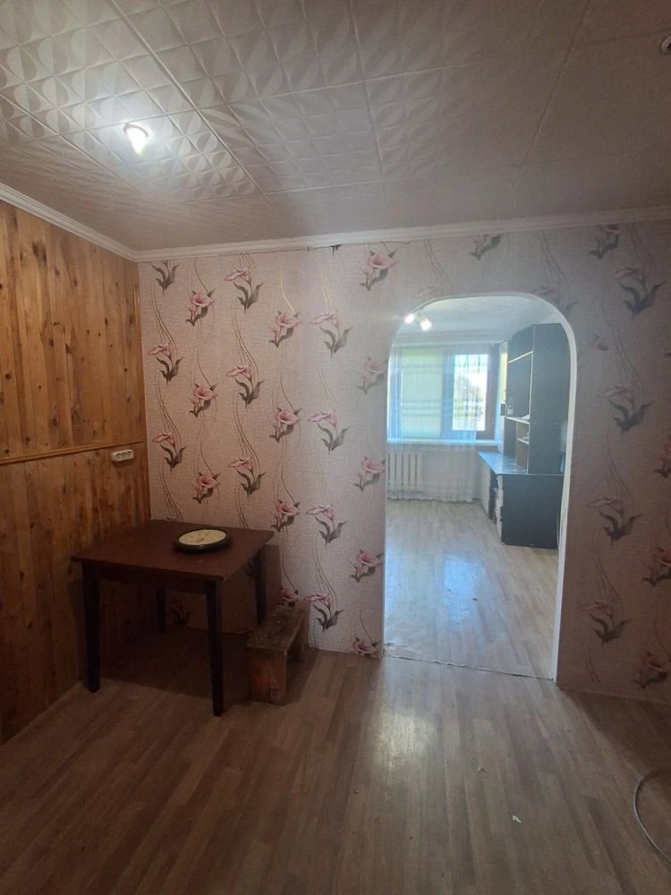 Продаж великої кімнати в гуртожитку біля Глобалу