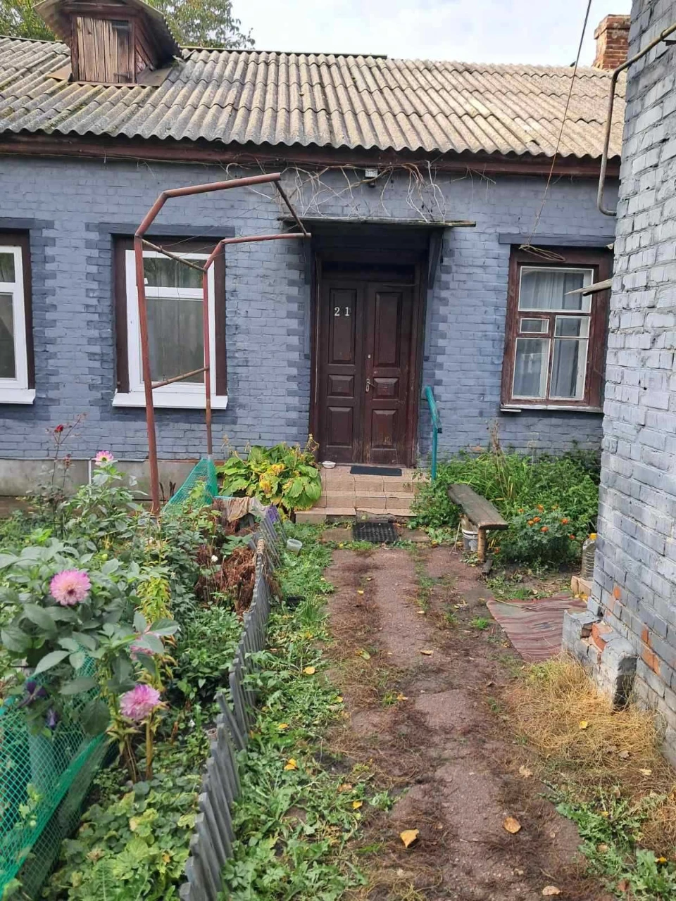 Продається трьохкімнатна квартира в будинку барачного типу в