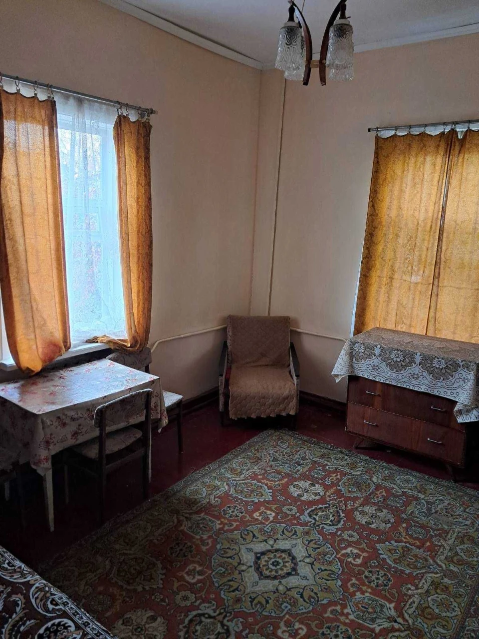 Продається трьохкімнатна квартира в будинку барачного типу в