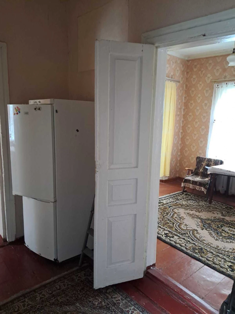 Продається трьохкімнатна квартира в будинку барачного типу в