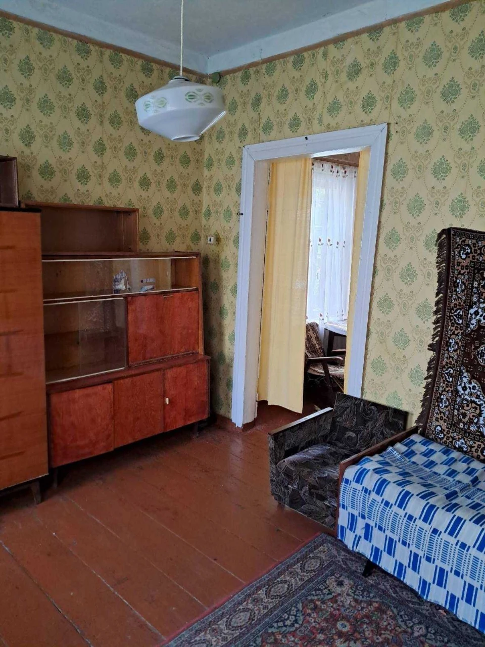 Продається трьохкімнатна квартира в будинку барачного типу в
