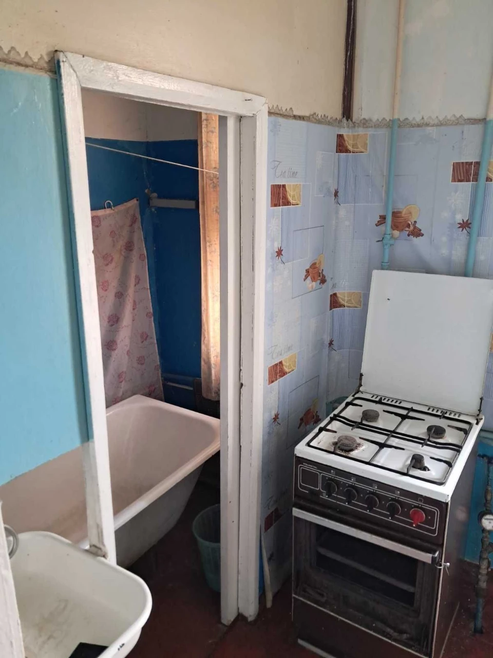 Продається трьохкімнатна квартира в будинку барачного типу в