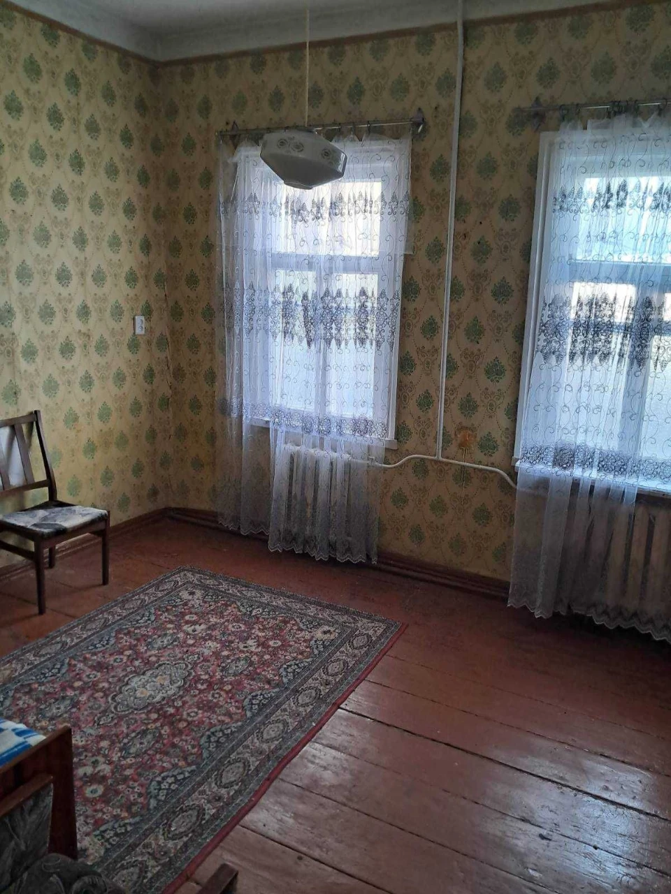 Продається трьохкімнатна квартира в будинку барачного типу в