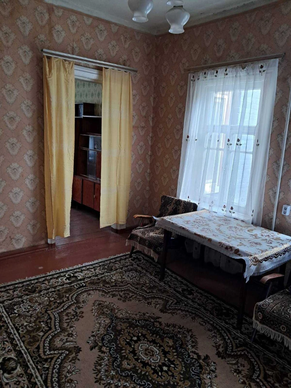 Продається трьохкімнатна квартира в будинку барачного типу в