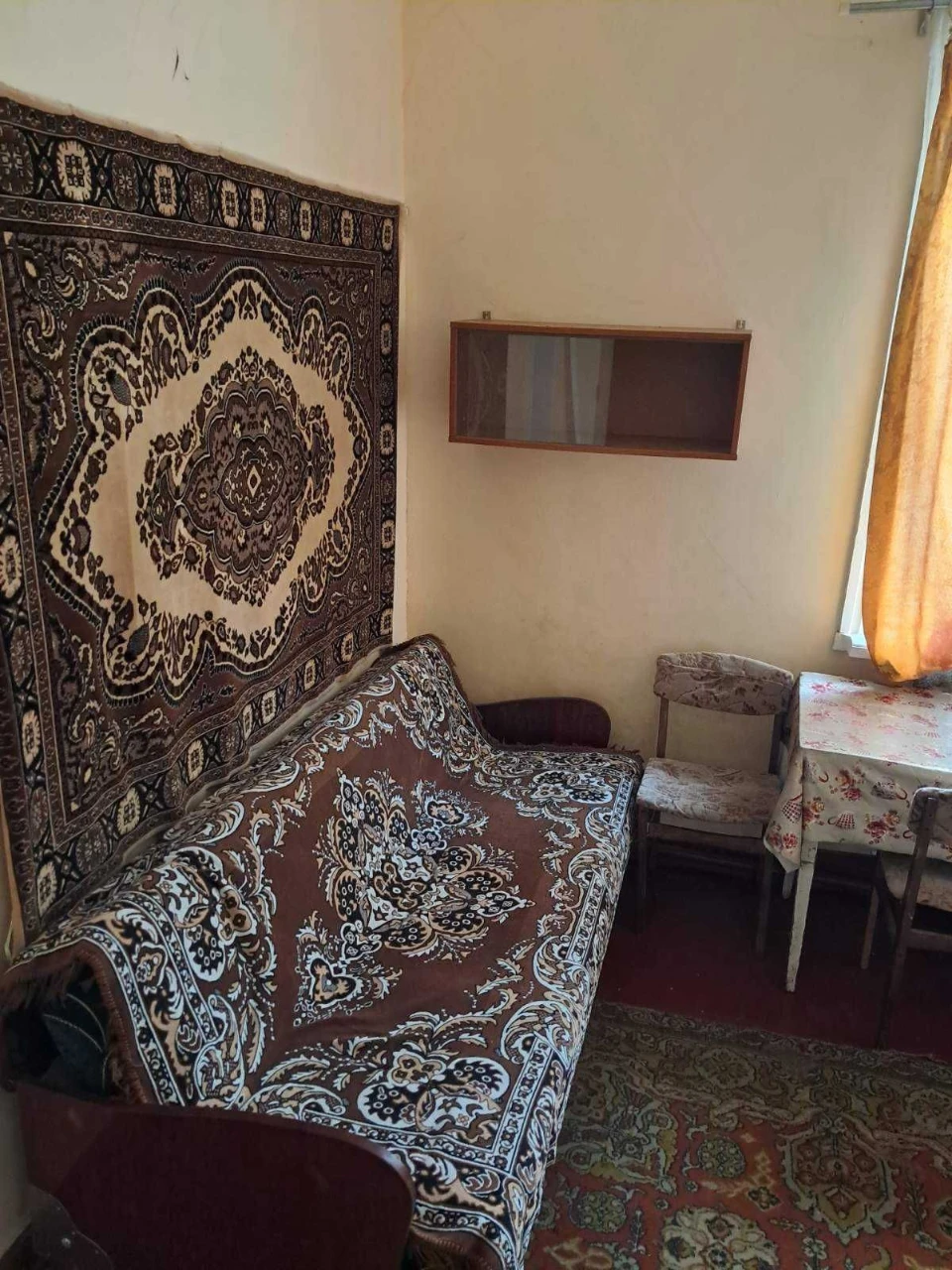 Продається трьохкімнатна квартира в будинку барачного типу в
