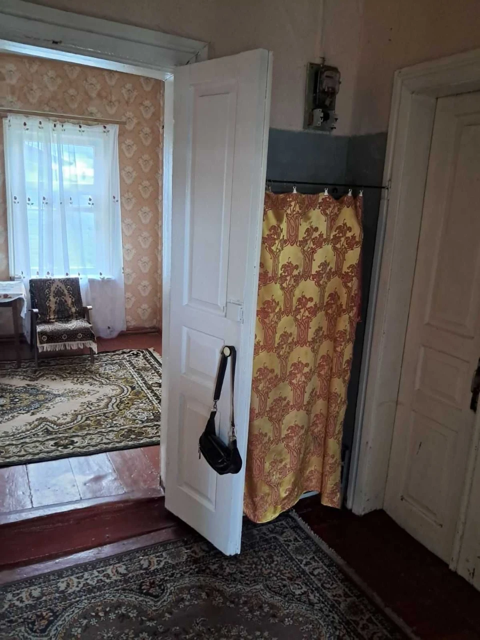 Продається трьохкімнатна квартира в будинку барачного типу в