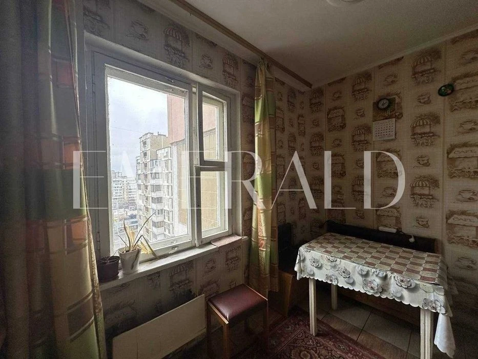 $58,900! NO commission! 3-room apartment ready for living!