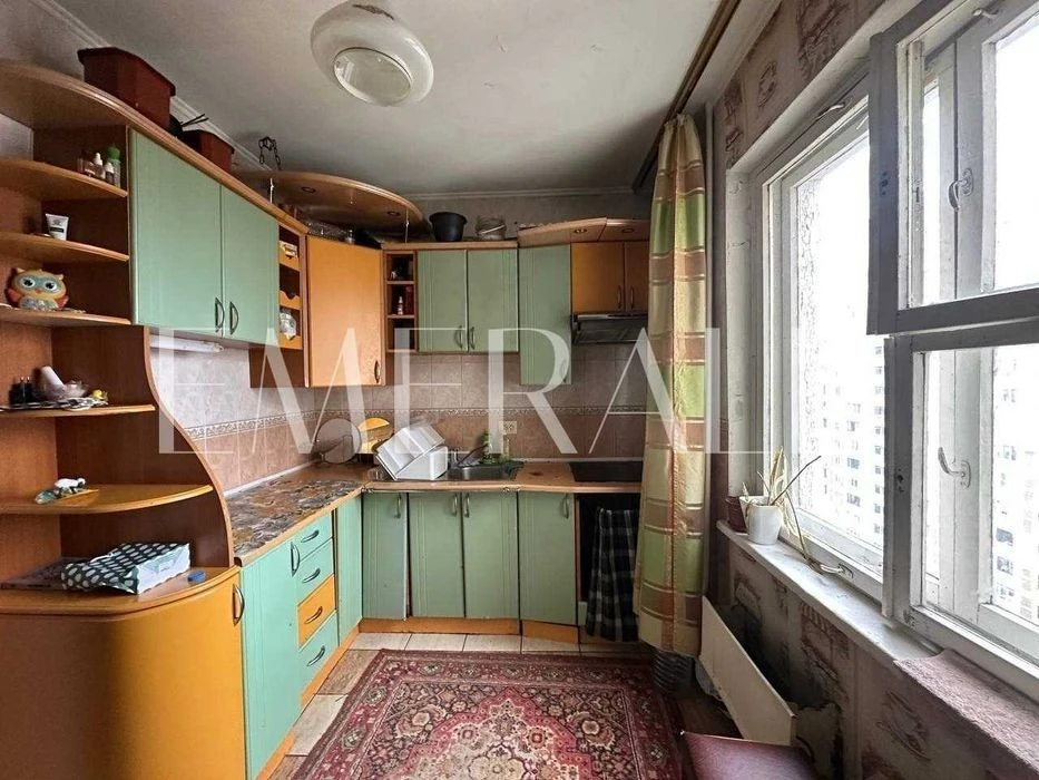 $58,900! NO commission! 3-room apartment ready for living!