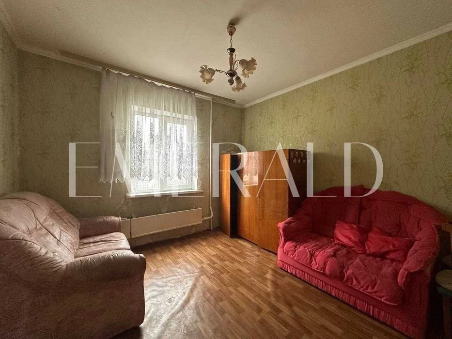 $58,900! NO commission! 3-room apartment ready for living!