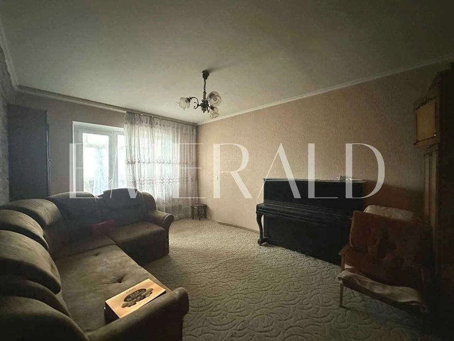 $58,900! NO commission! 3-room apartment ready for living!