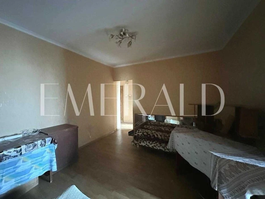 $58,900! NO commission! 3-room apartment ready for living!