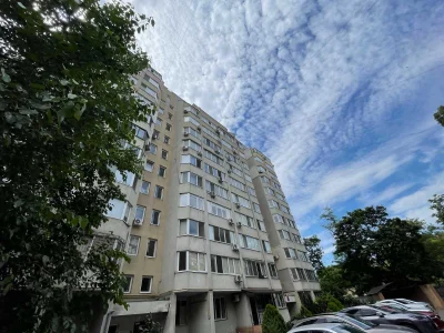 Трёхкомнатная Трикімнатна квартира Королёва Корольова Инглез