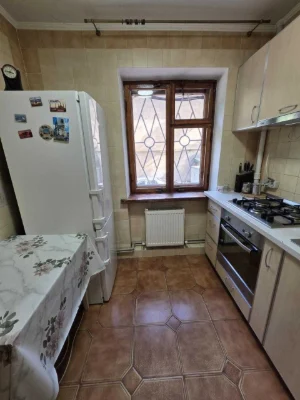 Продам 2-к квартиру з ремонтом та гаражем на вул.Болгарській