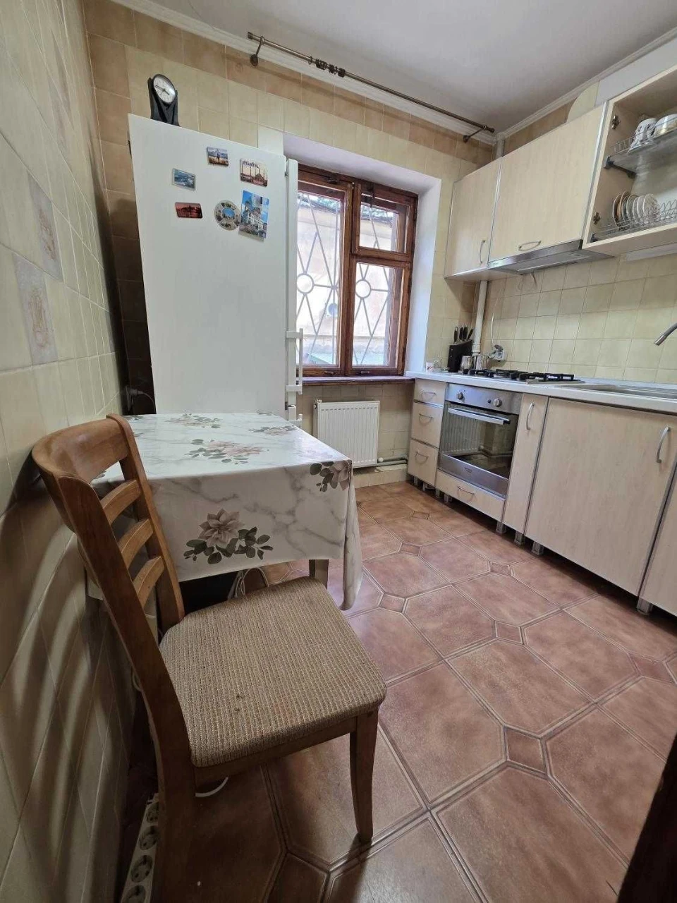 Продам 2-к квартиру з ремонтом та гаражем на вул.Болгарській
