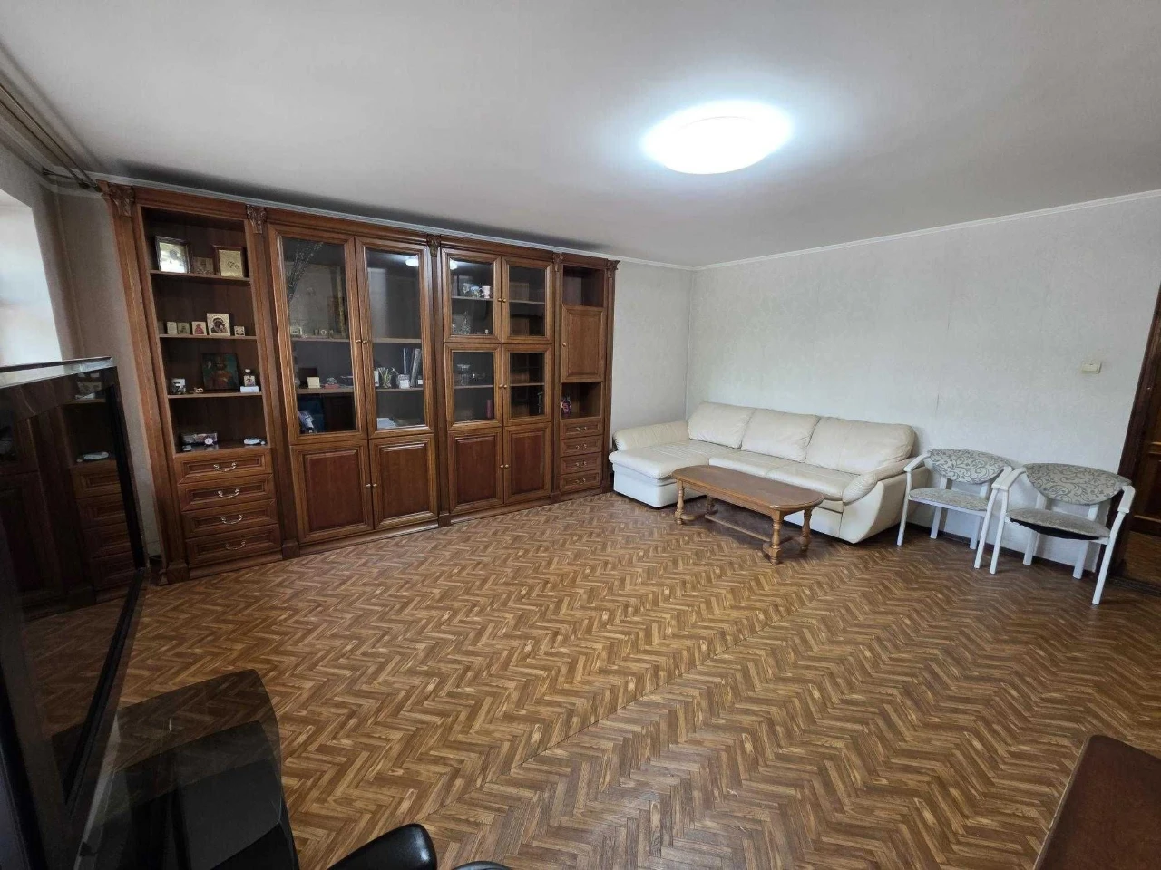 Продам 2-к квартиру з ремонтом та гаражем на вул.Болгарській