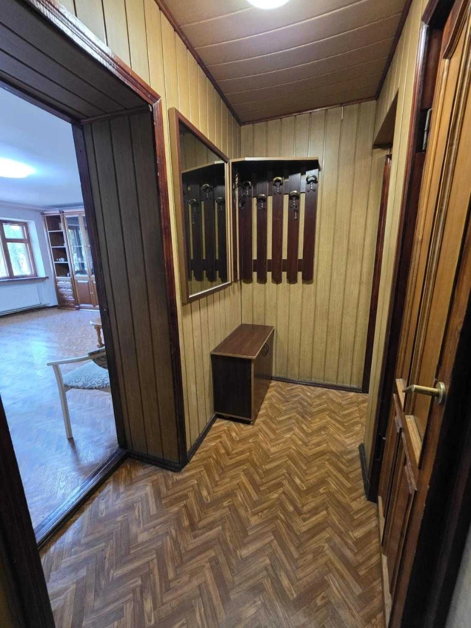 Продам 2-к квартиру з ремонтом та гаражем на вул.Болгарській